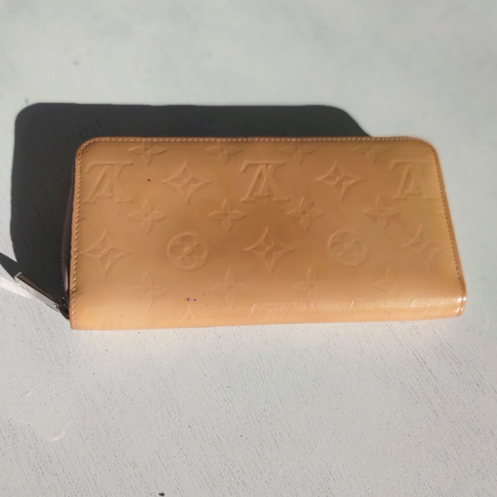Louis Vuitton Vernis Monogram Zippy Wallet